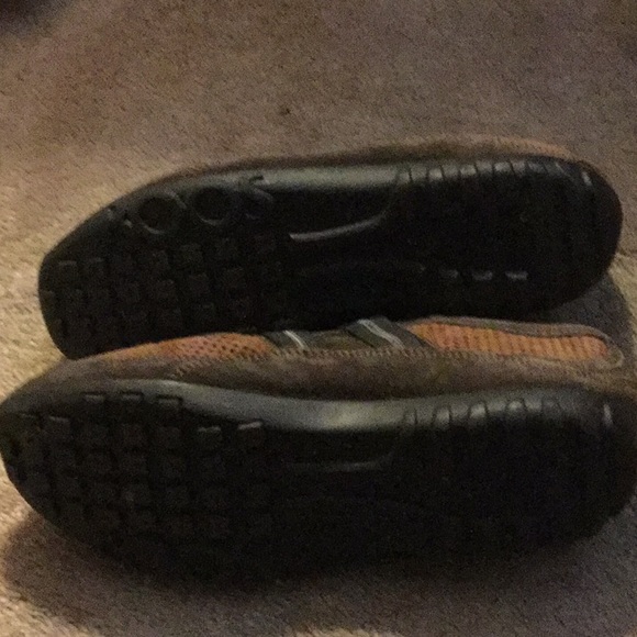 Kangaroos Slip Ons size 8.5 - Picture 3 of 4
